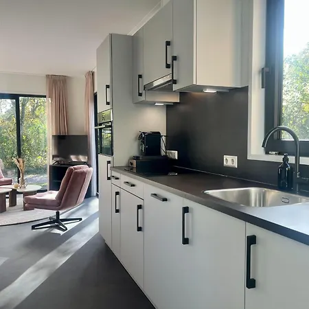 Modern Family Retreat Near The Chalet