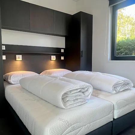 Modern Family Retreat Near The * Sint Maartensvlotbrug