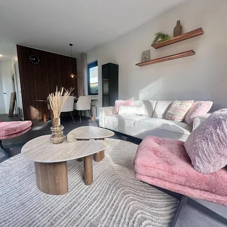 Modern Family Retreat Near The Chalet Sint Maartensvlotbrug