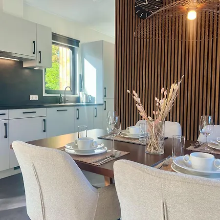 Modern Family Retreat Near The Chalet *