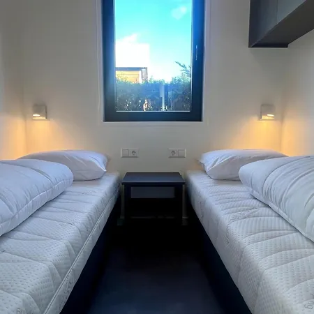 Modern Family Retreat Near The Chalet