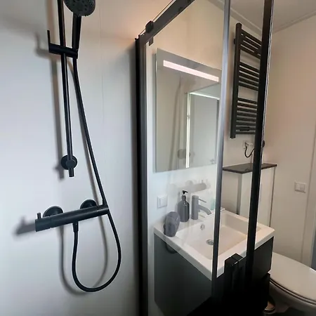 Modern Family Retreat Near The Chalet *