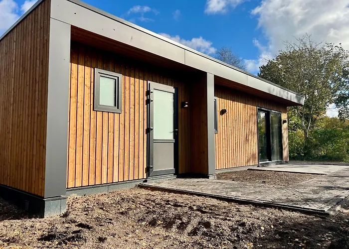 Modern Family Retreat Near The Sint Maartensvlotbrug