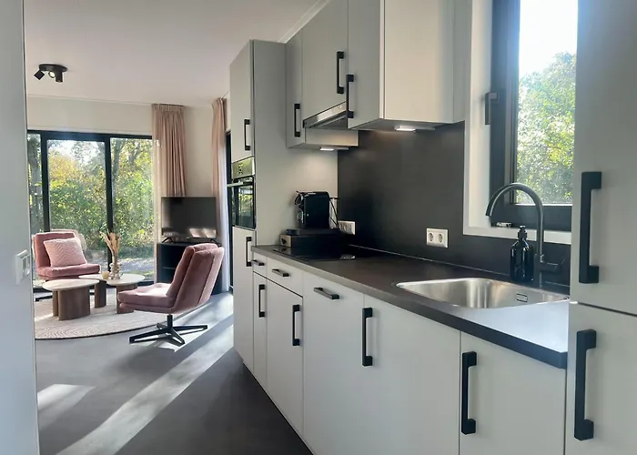 Modern Family Retreat Near The Alpehytte