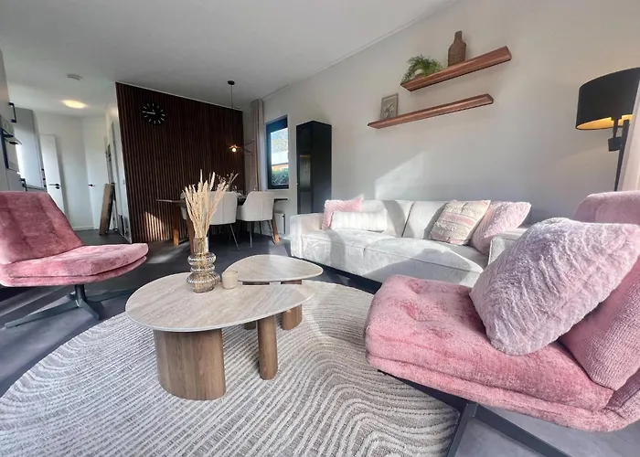 Modern Family Retreat Near The Alpehytte Sint Maartensvlotbrug