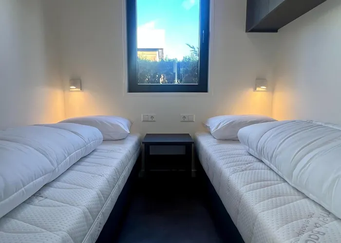 Modern Family Retreat Near The Alpehytte